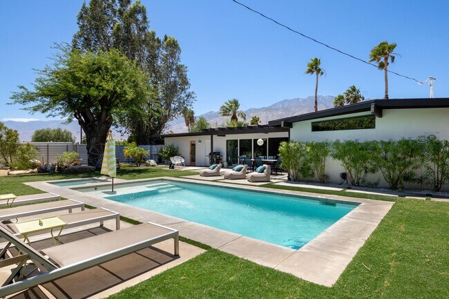 Building Photo - Luxury Mid Century Oasis in Palm Springs