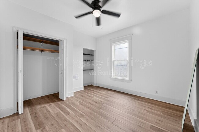 Building Photo - 1527 Farland Ave