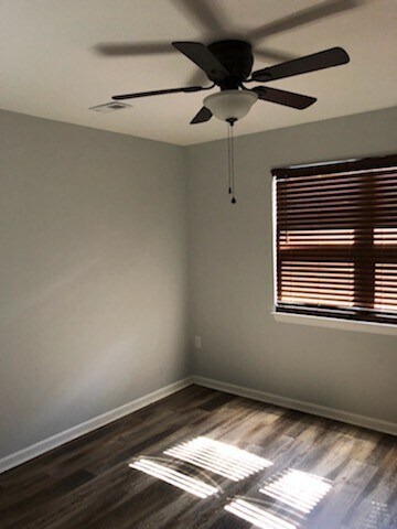 Building Photo - Forest Hills Completely Remodeled Duplex