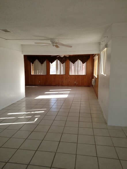 Building Photo - 713 W Monroe Ave