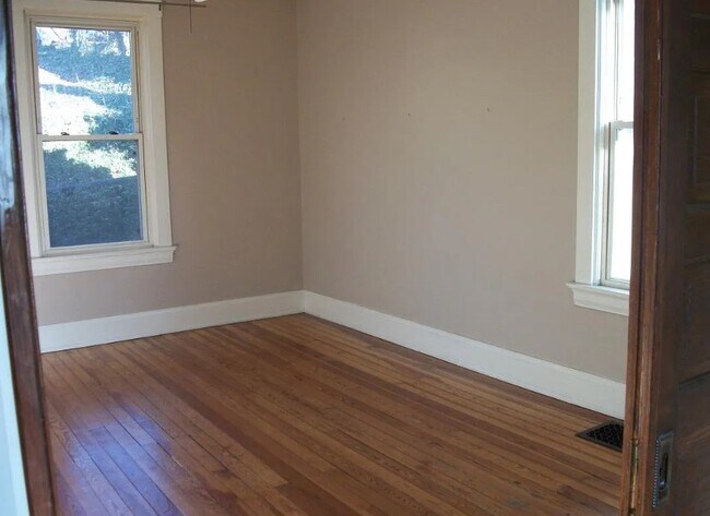 Building Photo - 3150 Linwood Ave