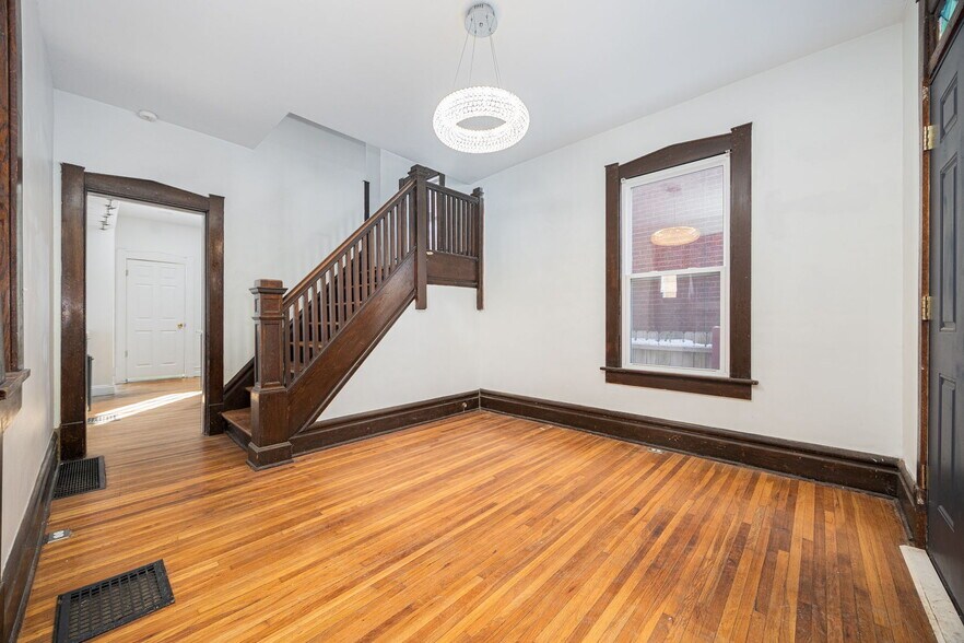 Building Photo - 732 Bedford Ave