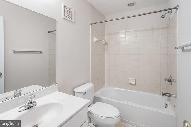 Building Photo - 15519 Exmore Ct