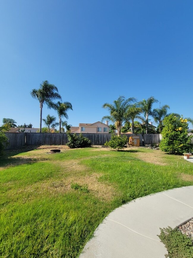 Building Photo - Beautiful 3 Bedroom, 2.5 Bathroom Home wit...