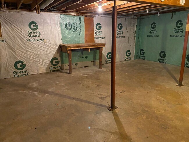 Building Photo - 608 N Walnut Ave