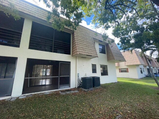 Building Photo - 4185 Oak Terrace Dr