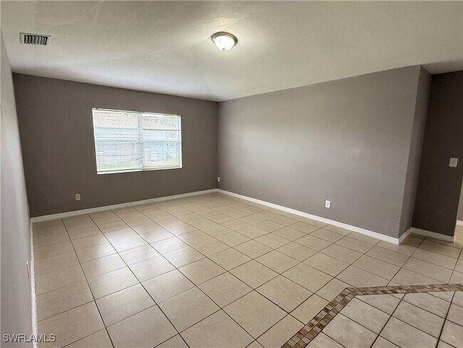 Building Photo - 309 Ivan Ave S