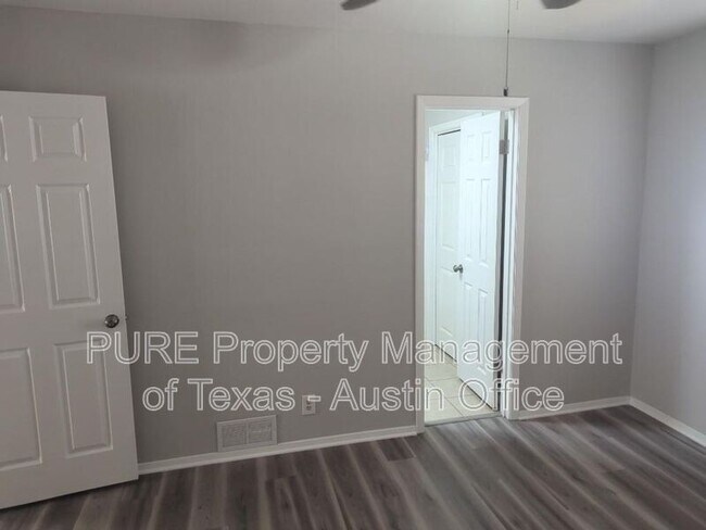 Building Photo - 6604 Scrub Oak Ln