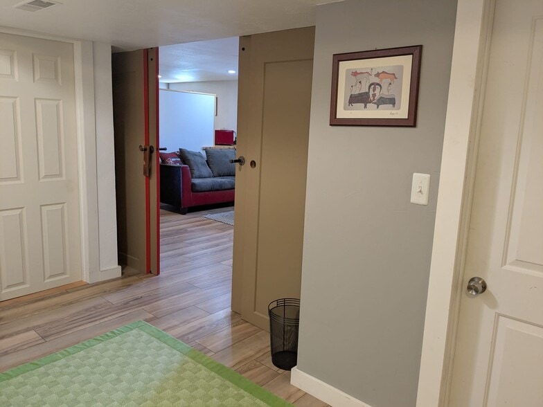 entrance - 6915 Yates St