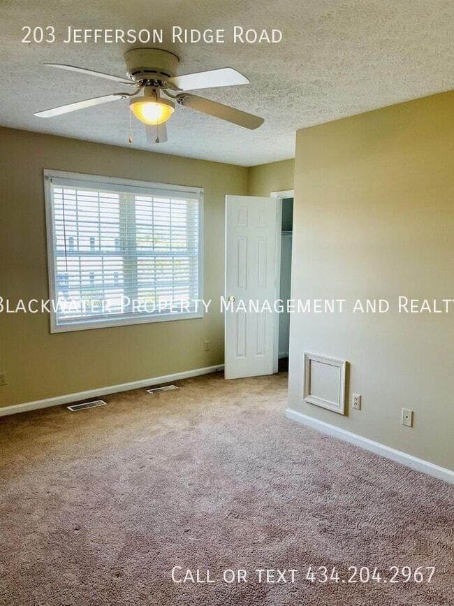 Building Photo - 203 Jefferson Ridge Rd