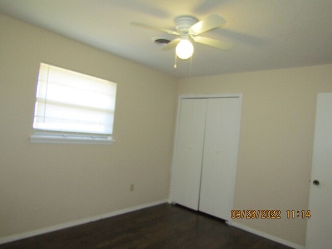 Building Photo - Crosby Park Area!