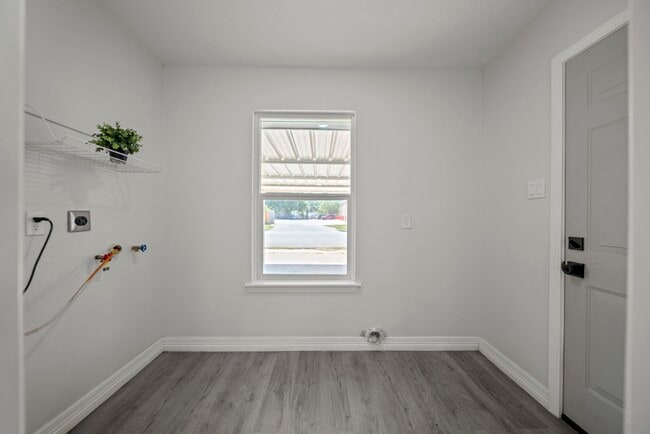 Building Photo - 1109 Moody St