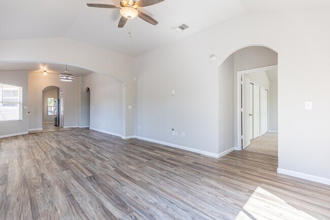 Building Photo - 9802 Vandenberg Way