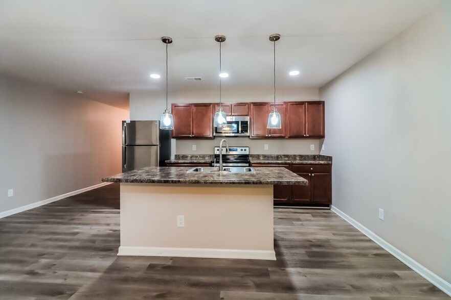 Building Photo - 170 Alton Cir