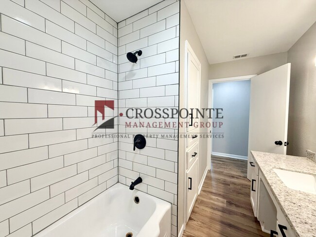 Building Photo - Newly Renovated 3 Bedroom 1 Bathroom Home!