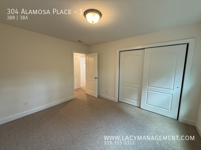 Building Photo - 304 Alamosa Pl