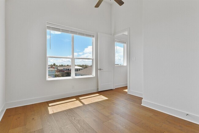 Building Photo - 4006 Fort Bend Dr