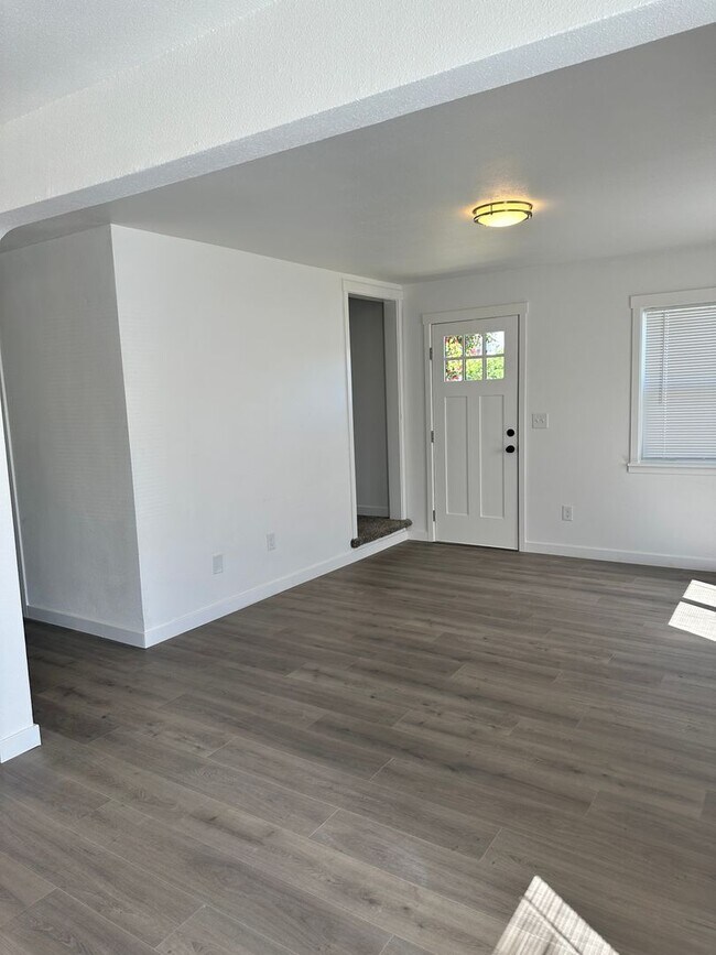 Building Photo - Completely remodeled Adorable home in Conv...