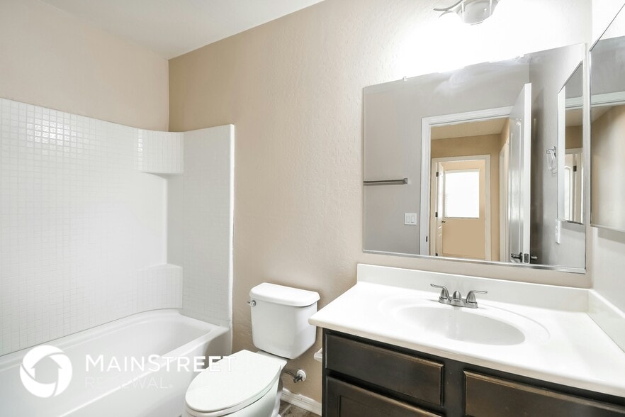 Building Photo - 4055 E Tulsa St