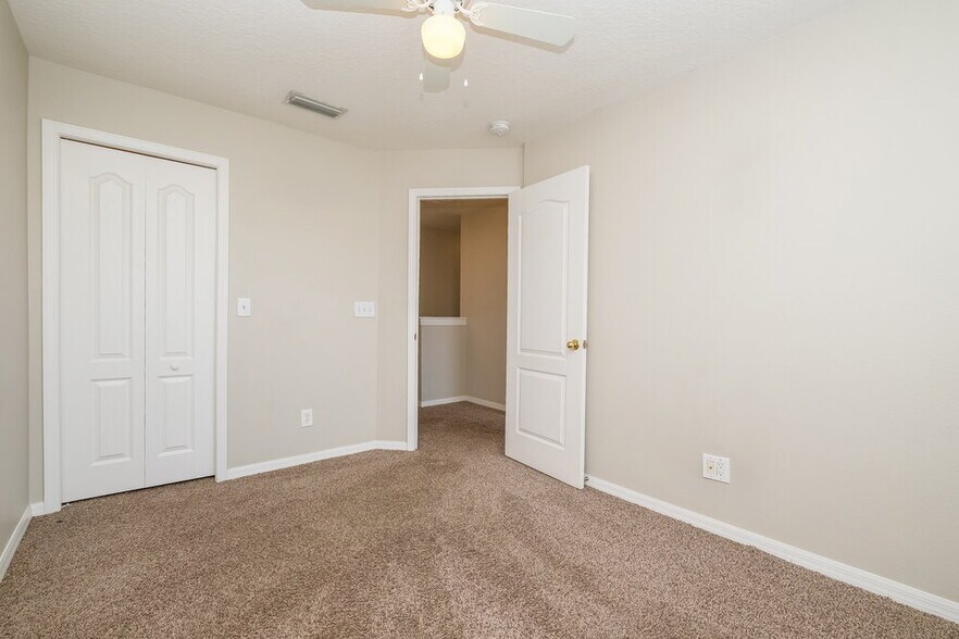 Building Photo - 8564 Deer Chase Dr