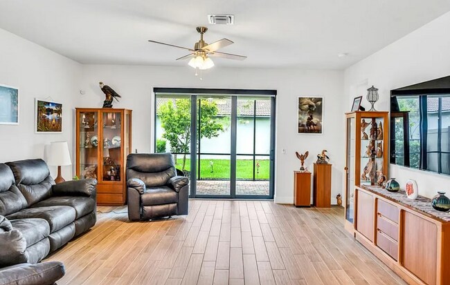 Building Photo - Beautiful home on a corner lot.