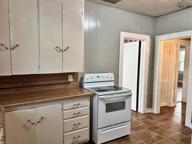 Building Photo - 3008 Cumberland Ave