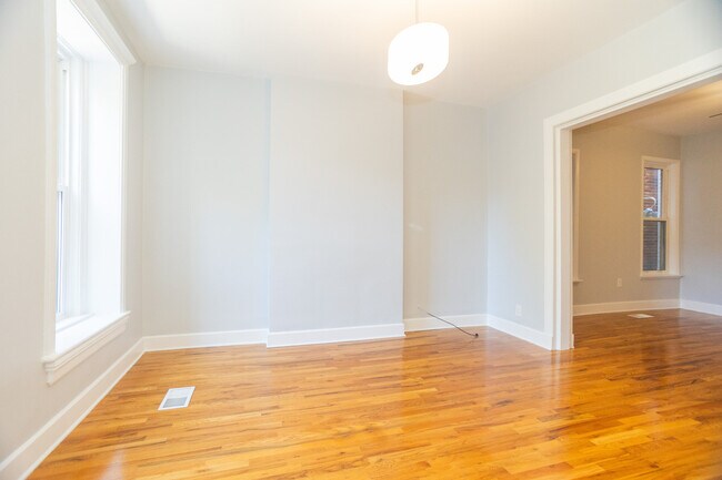 Building Photo - 525 N Wood St