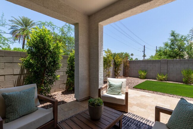 Building Photo - BEAUTIFUL PHOENIX HOME IN GATED COMMUNITY!