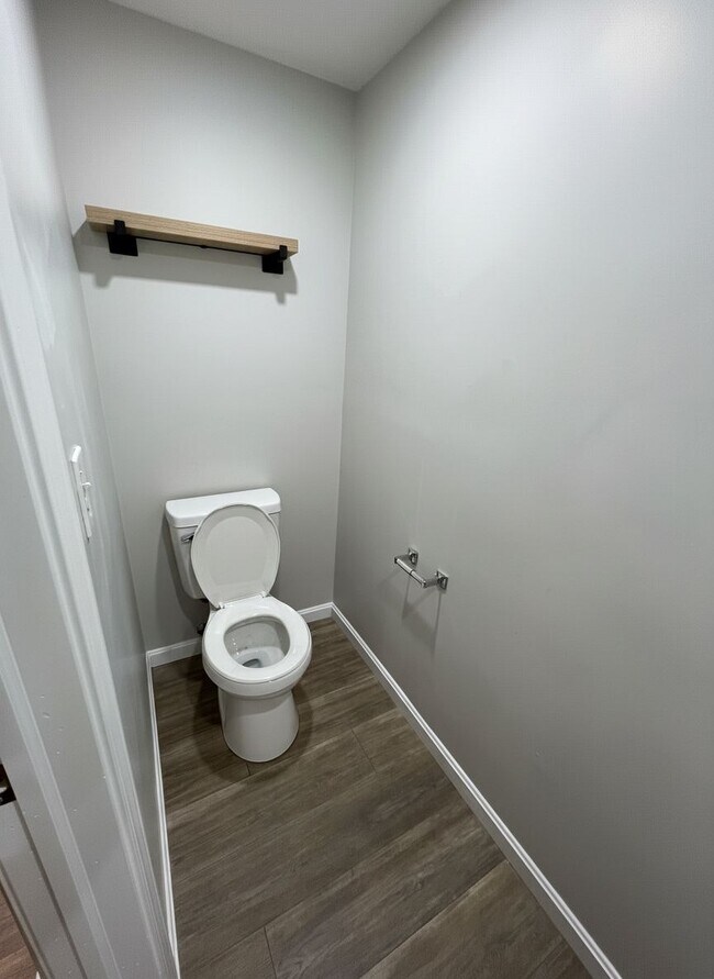 Building Photo - 800 Carpenter St