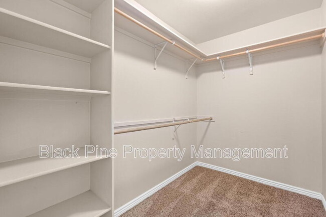 Building Photo - 4017 E Winterberry Dr