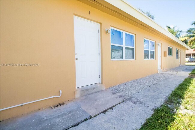 Building Photo - 429 NW 9th Ave