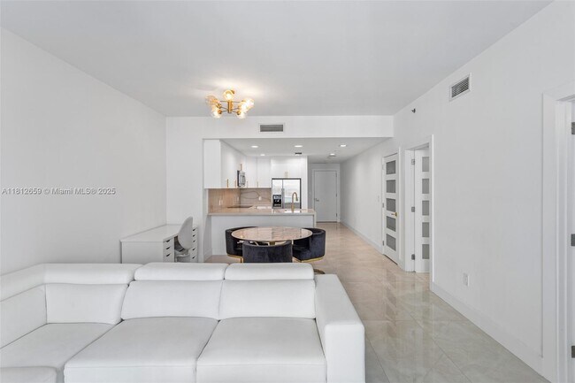 Building Photo - 1060 Brickell Ave