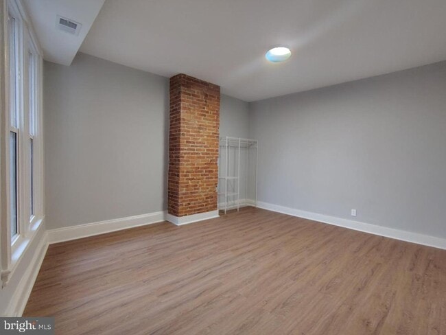 Building Photo - 230 S Market St