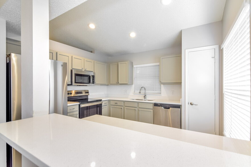 Building Photo - 26808 Haverhill Dr