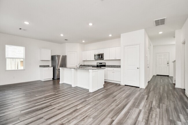 Building Photo - 7819 Royalwood Dr