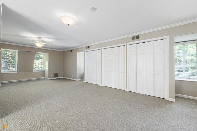 Building Photo - 521 Hollydale Ct NW