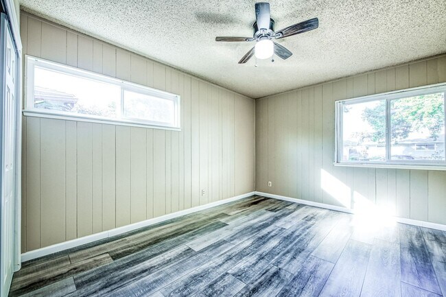 Building Photo - 5780 N 8th St