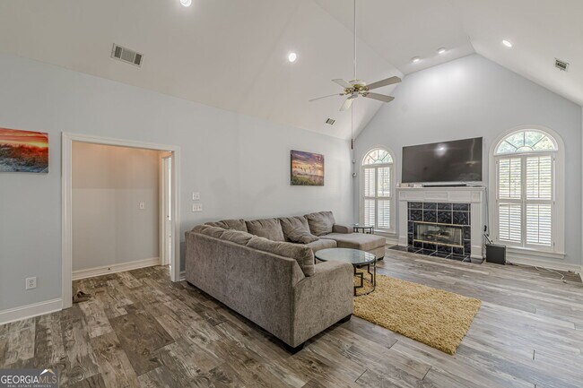 Building Photo - 203 Prestwick Way N