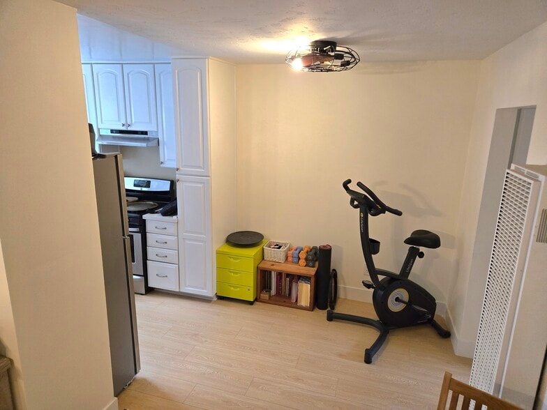 Building Photo - 4262 Wilson Ave