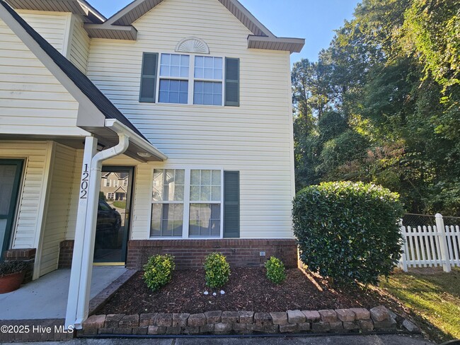 Primary Photo - 1202 Pueblo Dr