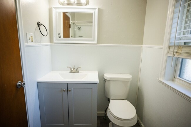 Building Photo - Beautiful, functional, and clean three bed...
