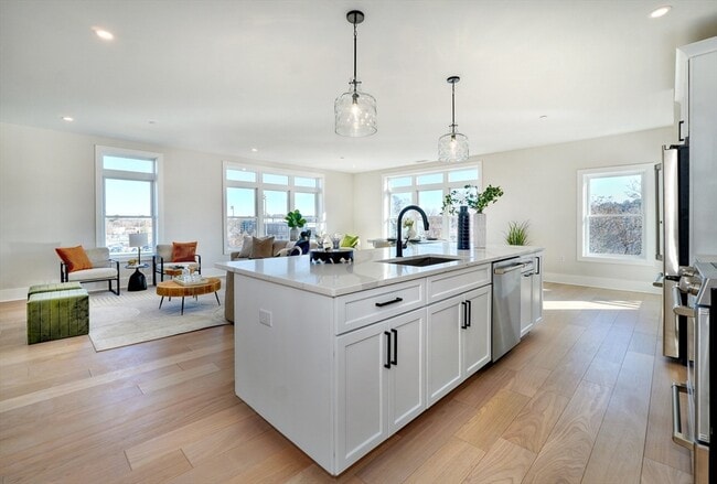 Building Photo - 62 Foundry St