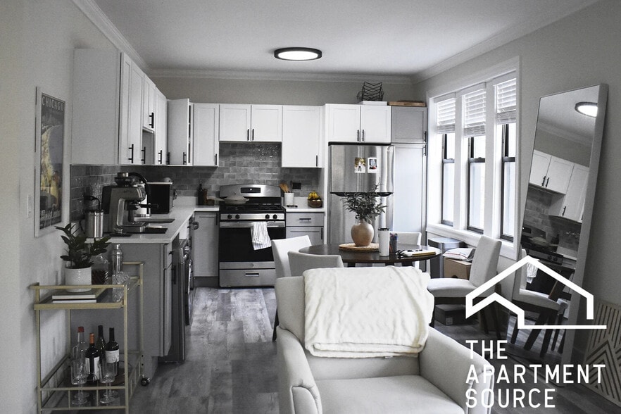 Building Photo - 839 W Cornelia Ave