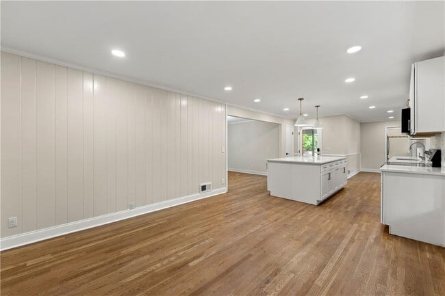 Building Photo - 6511 Vernon Woods Dr NE