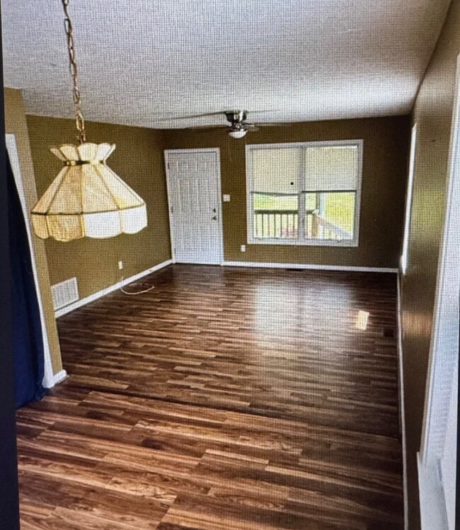 Building Photo - 18 Grove Hills Dr