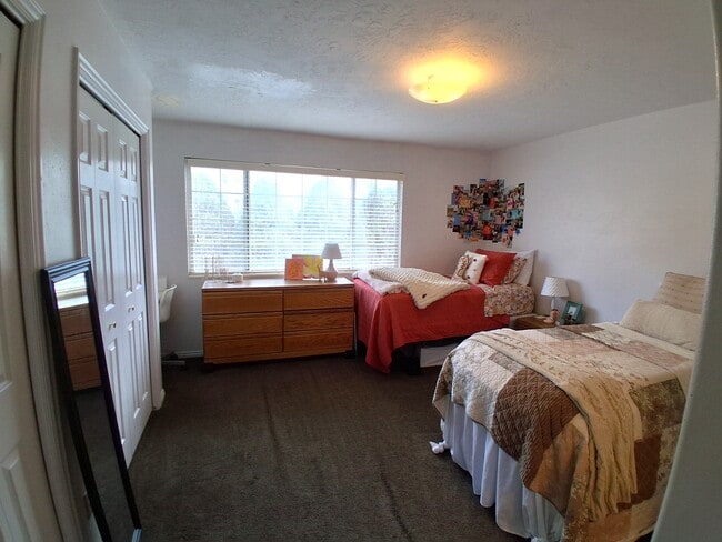 Building Photo - 588 N 500 E