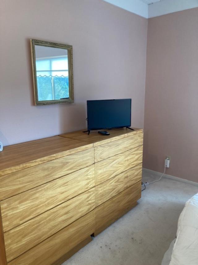 double dresser - 990 Duncan St