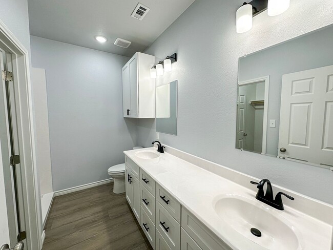 Building Photo - 11635 TX-36