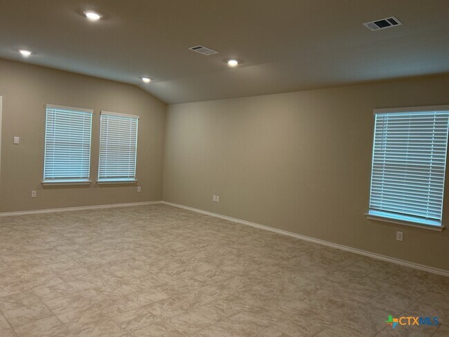 Building Photo - 1319 Iron Horse Dr