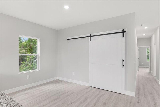 Building Photo - 573 Joy Haven Dr